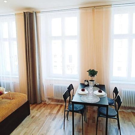 Centrally Located Studio Apartment Рига Екстериор снимка