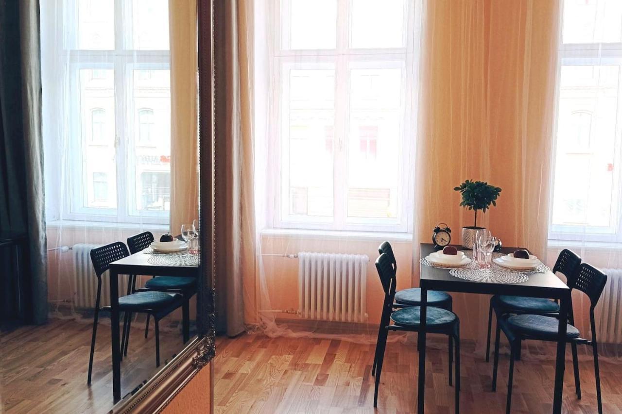 Centrally Located Studio Apartment Рига Екстериор снимка