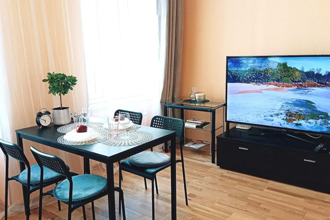 Centrally Located Studio Apartment Рига Екстериор снимка