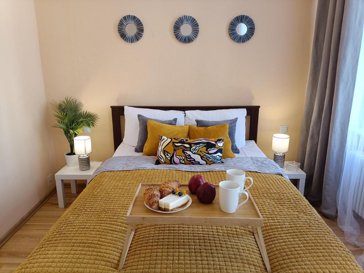 Centrally Located Studio Apartment Рига Екстериор снимка